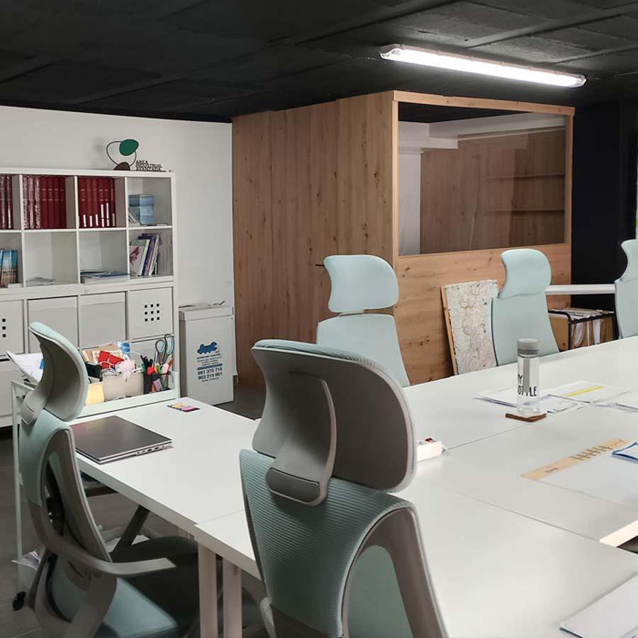 Alquiler de espacio de Coworking con cabina insonorizada en Albal, Valencia